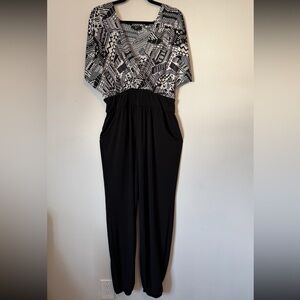 Nina Leonard Ladies Black and White Deep V-Neck Jumpsuit with Pockets Size XL